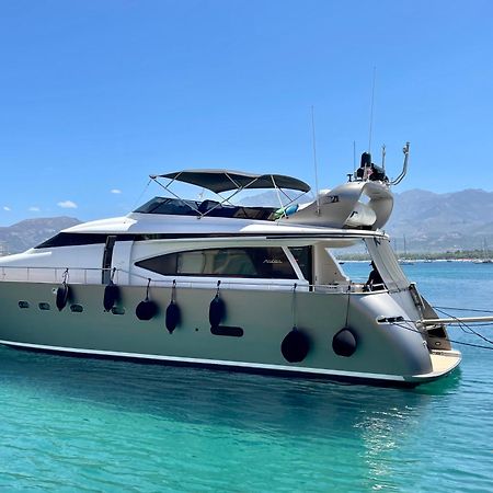 Отель Motoryacht 21 Avec Equipage Барселона Экстерьер фото