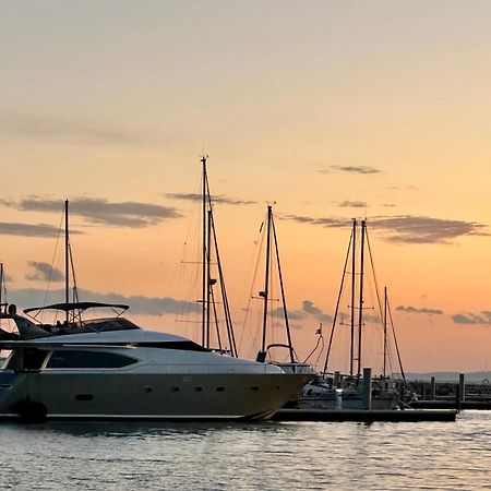 Отель Motoryacht 21 Avec Equipage Барселона Экстерьер фото