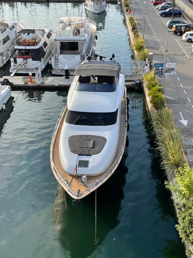 Отель Motoryacht 21 Avec Equipage Барселона Экстерьер фото