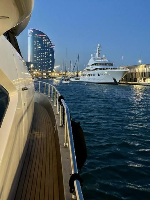 Отель Motoryacht 21 Avec Equipage Барселона Экстерьер фото