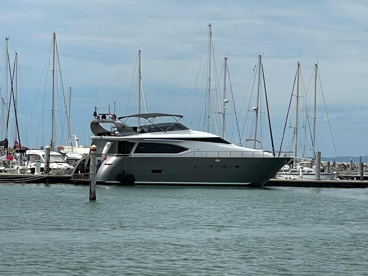 Отель Motoryacht 21 Avec Equipage Барселона Экстерьер фото
