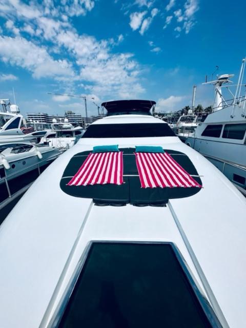Отель Motoryacht 21 Avec Equipage Барселона Экстерьер фото