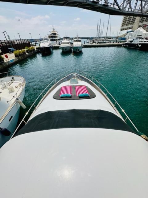 Отель Motoryacht 21 Avec Equipage Барселона Экстерьер фото