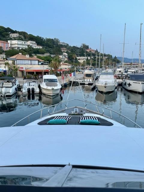 Отель Motoryacht 21 Avec Equipage Барселона Экстерьер фото