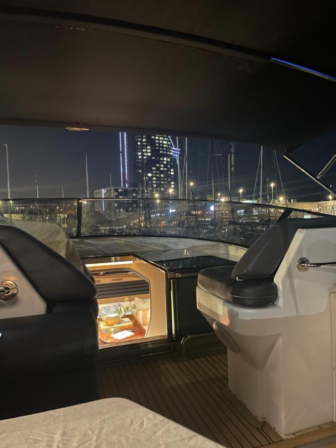 Отель Motoryacht 21 Avec Equipage Барселона Экстерьер фото