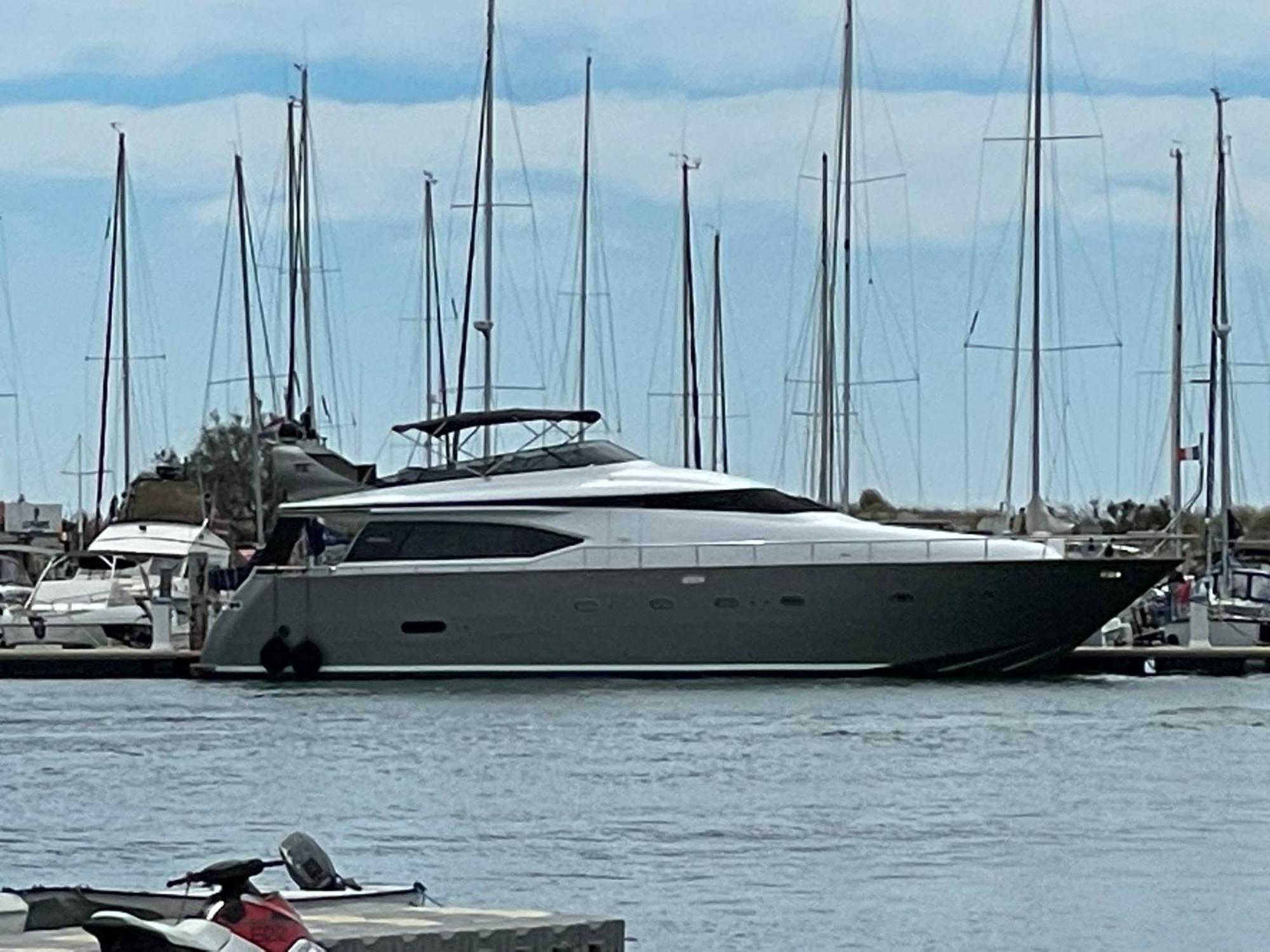 Отель Motoryacht 21 Avec Equipage Барселона Экстерьер фото